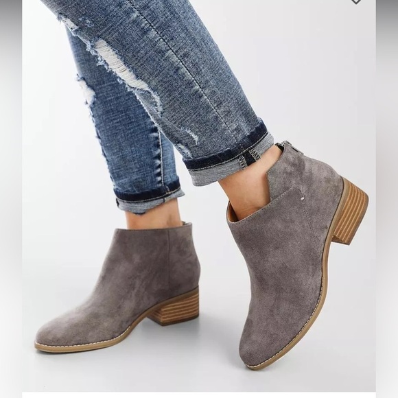 Dolce Vita Asymmetrical Ankle Bootie Size 11 Gray Back Zipper Closure Almond Toe - Picture 1 of 16